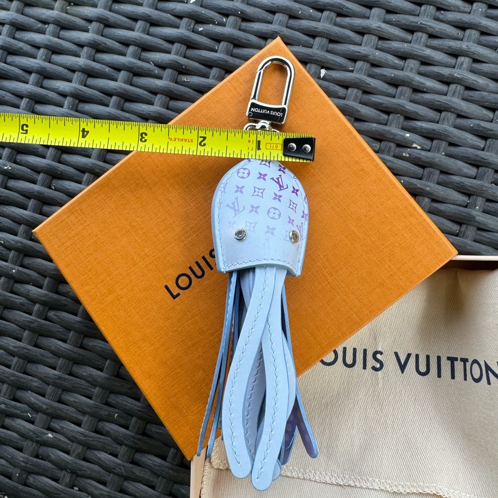Louis Vuitton x Pharrell Blue Octopus Keychain Charm Sold Out - Picture 5 of 6